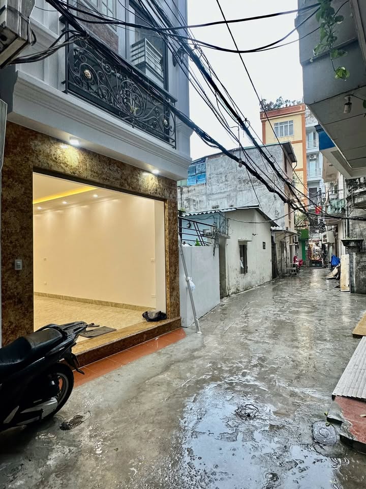 Nhà 7 tầng Cầu Giấy 50m², ô tô vào nhà, nội thất xịn sò - Giá 15.6 tỷ