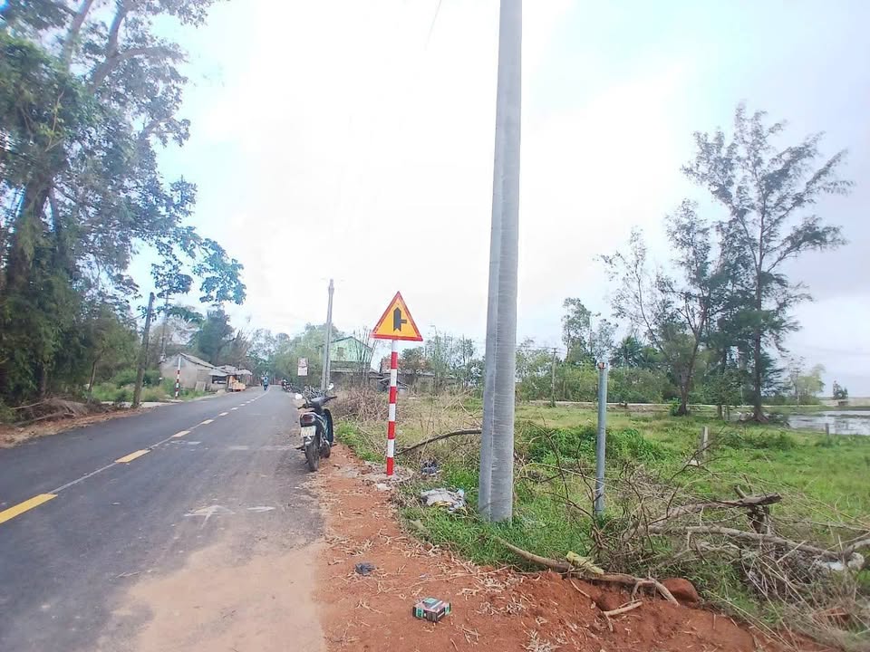 Cần bán gấp lô đất mặt tiền siêu đẹp tại thôn 3, xã Phú Vang, thành phố Huế