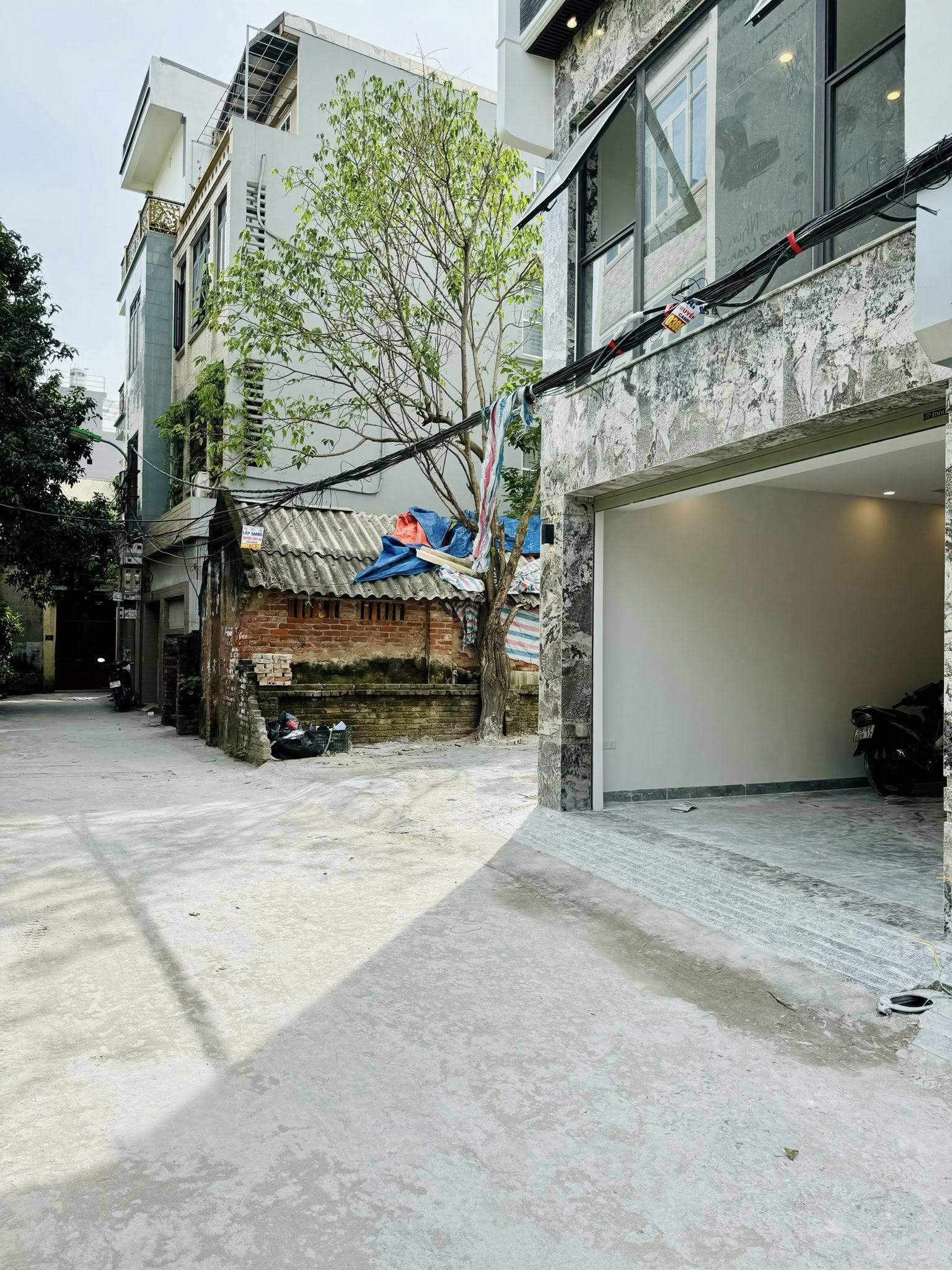 Nhà 6 tầng thang máy, gara ô tô - Cạnh Aeon Long Biên, Thạch Bàn