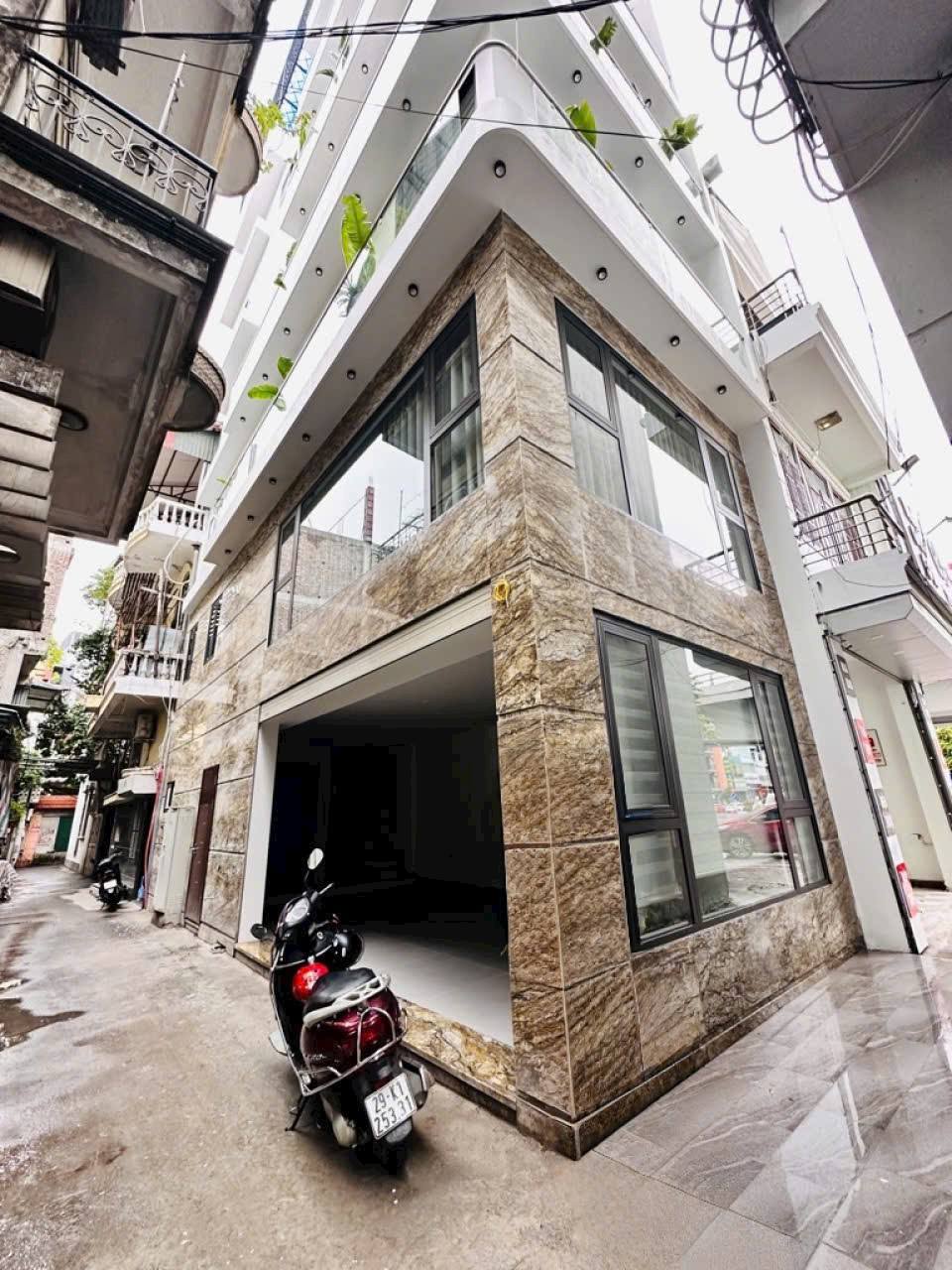 Kiệt tác 8 tầng Nguyễn Văn Cừ, Long Biên - Lô góc, nội thất nhập khẩu, gara ô tô