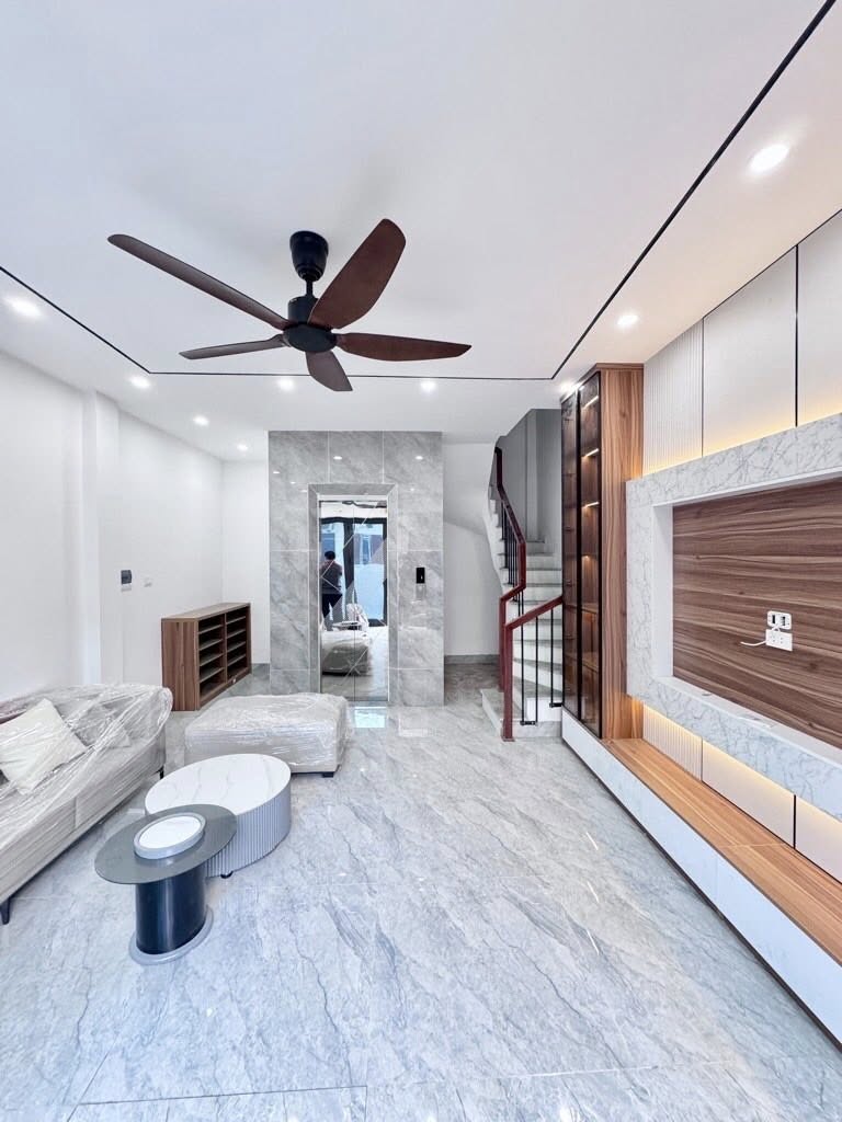 Bán nhà Đàm Quang Trung, Long Biên, lô góc, ngõ thông, nội thất đầy đủ, gần Aeon Mall