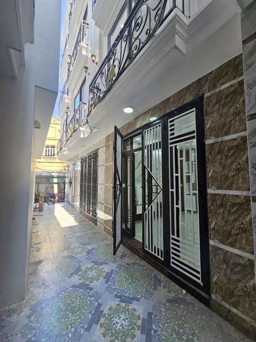 Nhà Việt Hưng 5 tầng, 3 phòng ngủ, sổ đỏ sẵn sàng - Giá nhỉnh 6 tỷ