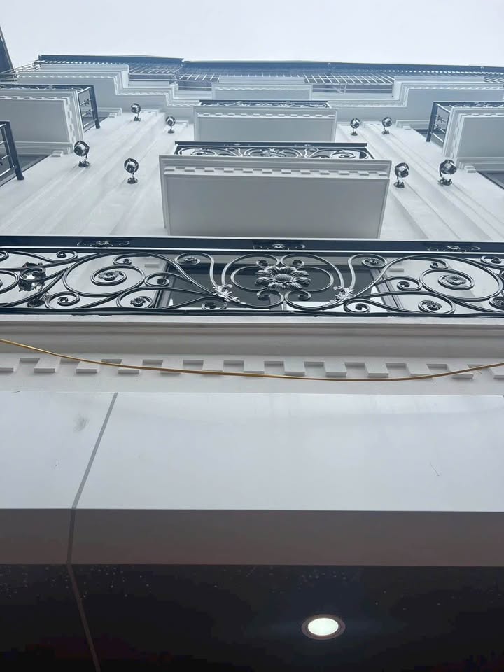 Bán nhà Thạch Bàn, 5 tầng mới xây, giá hơn 5 tỷ