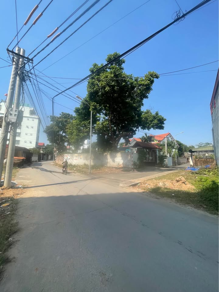 Đất Vĩnh Phúc 2 mặt tiền trục chính thôn Tam Lộng, 2 ô tô tránh nhau, giá 2 tỷ