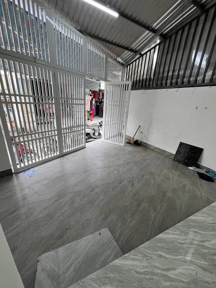 Nhà trệt mặt tiền hẻm Đề Thám rộng rãi, giá hời