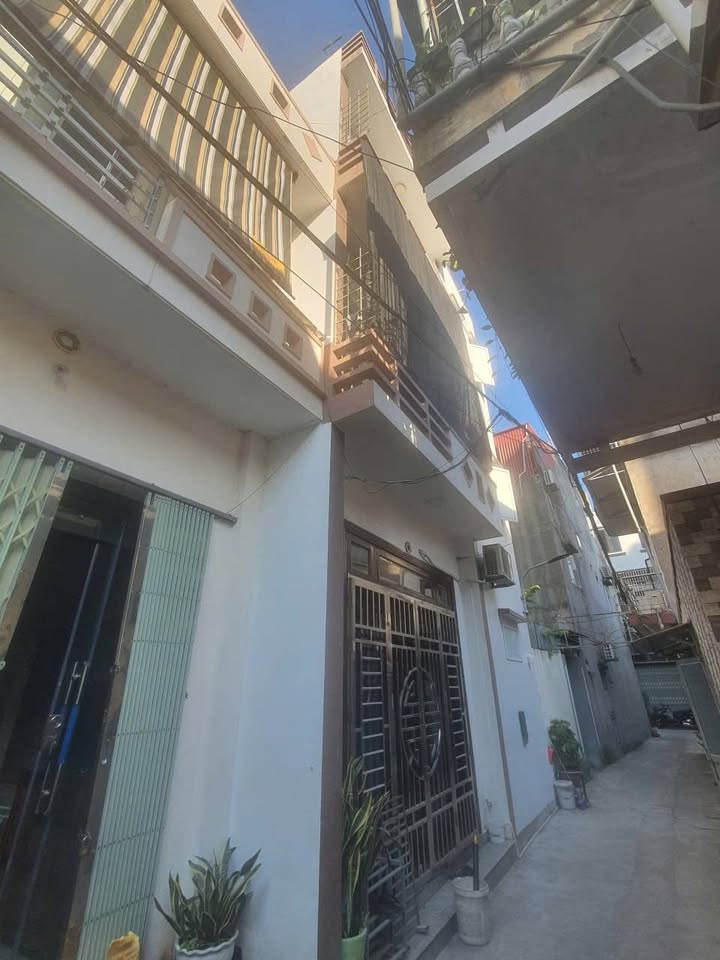 Nhà Cẩm Thượng, 3 tầng 1 tum, 50.2m², mặt tiền 7.4m - giá 2.7 tỷ, chủ gửi bán