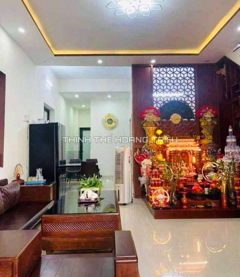 Nhà 2 tầng mặt tiền Bến Hải, vị trí vàng, nội thất sang, hướng Đông Nam, giá chỉ 2 tỷ