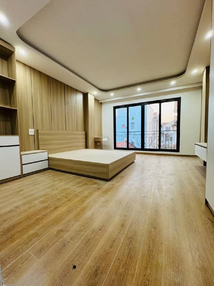 Nhà 7 tầng thang máy, ô tô vào nhà, An Dương Vương, Tây Hồ, giá sốc