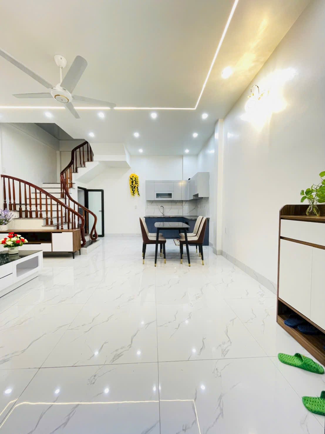 Nhà 3 tầng đầy đủ nội thất, gần bảo tàng, phường Lê Hồng Phong, Thái Bình