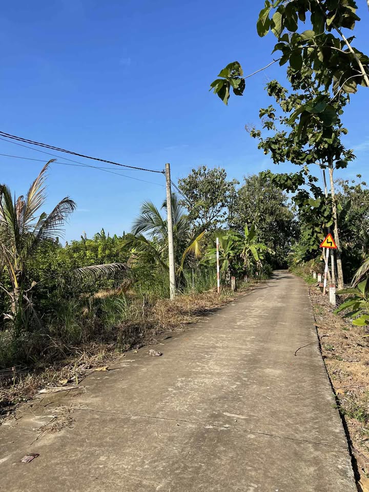 Bán đất vườn 2000m2 mặt tiền 30m đường bê tông, xã Định Quán, Đồng Nai