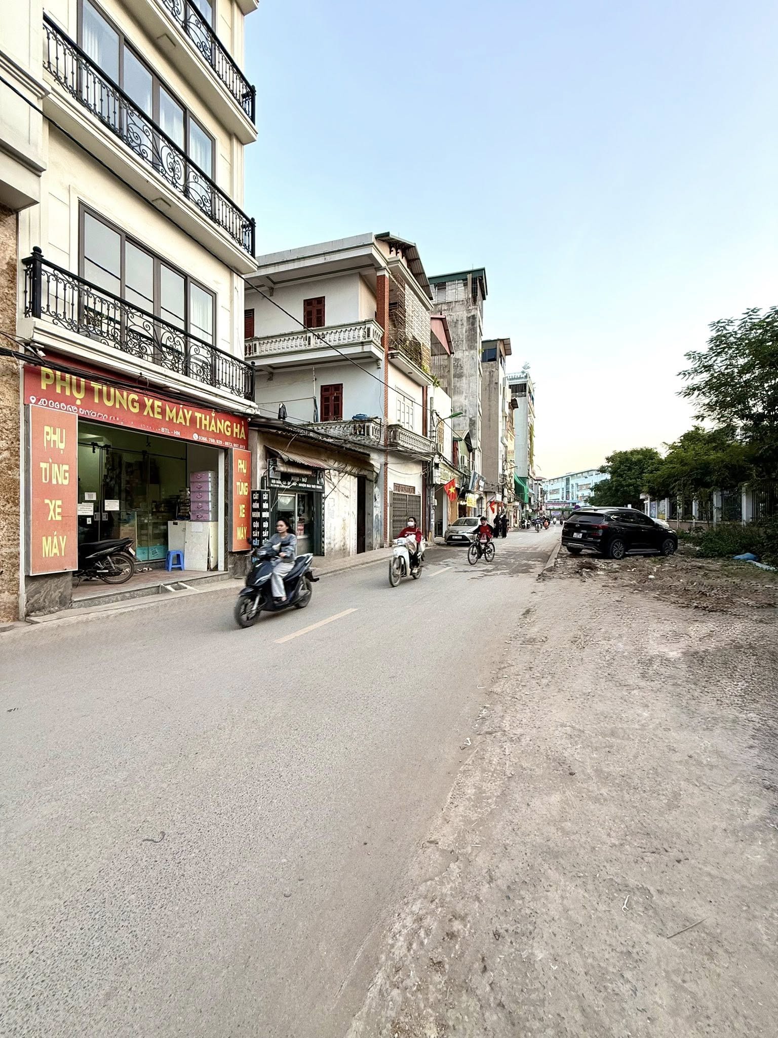 Bán nhà mặt phố Phú Diễn, lô góc 8 tầng thang máy, vừa ở vừa cho thuê, giá 24 tỷ