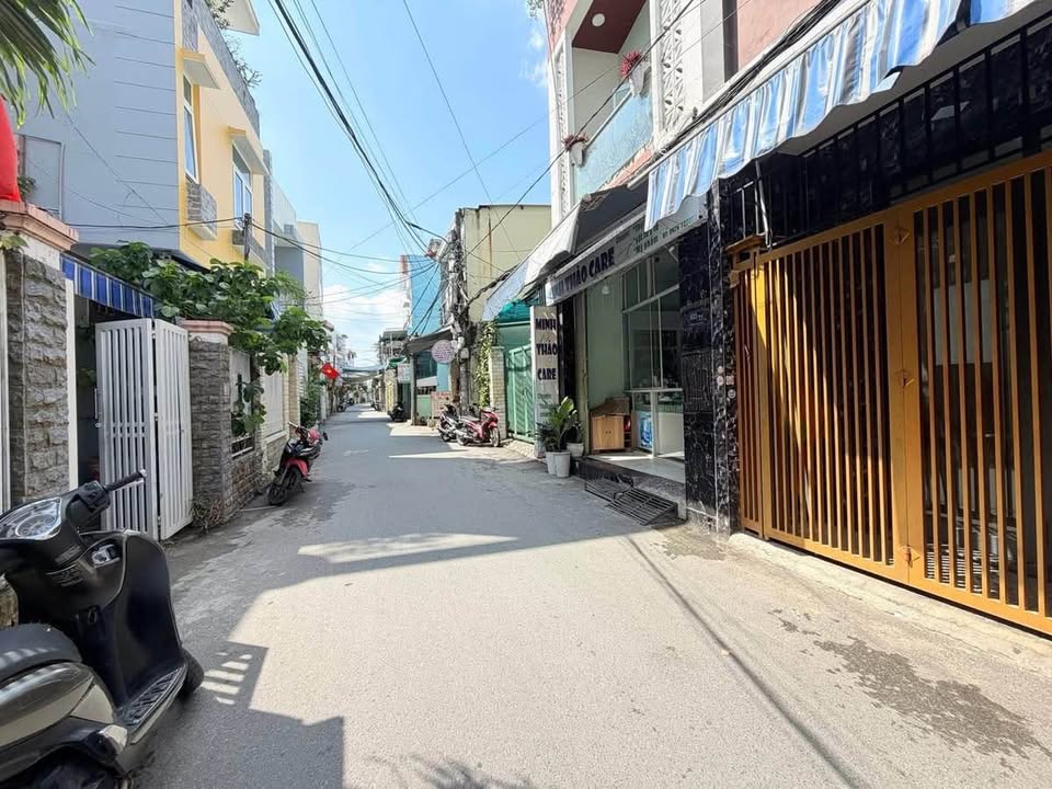 Nhà 3 tầng 2 mặt kiệt, ô tô đỗ cửa, hướng Đông Nam mát mẻ