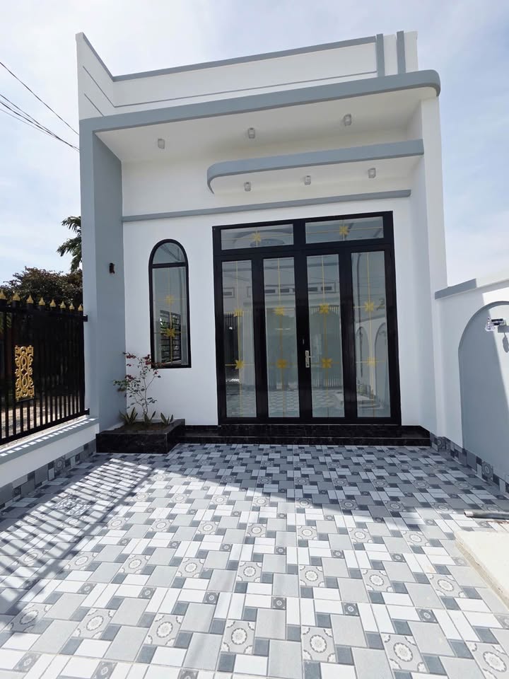 Tây Ninh nhà 2 mặt tiền, đường 10m, giá chỉ 980 triệu