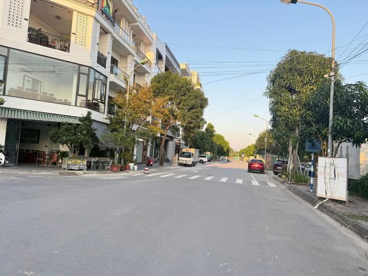 Bán đất mặt đường Đinh Tiên Hoàng, tái định cư Đồng Lôi, Thái Bình 76,8m2, mặt tiền 4,5m