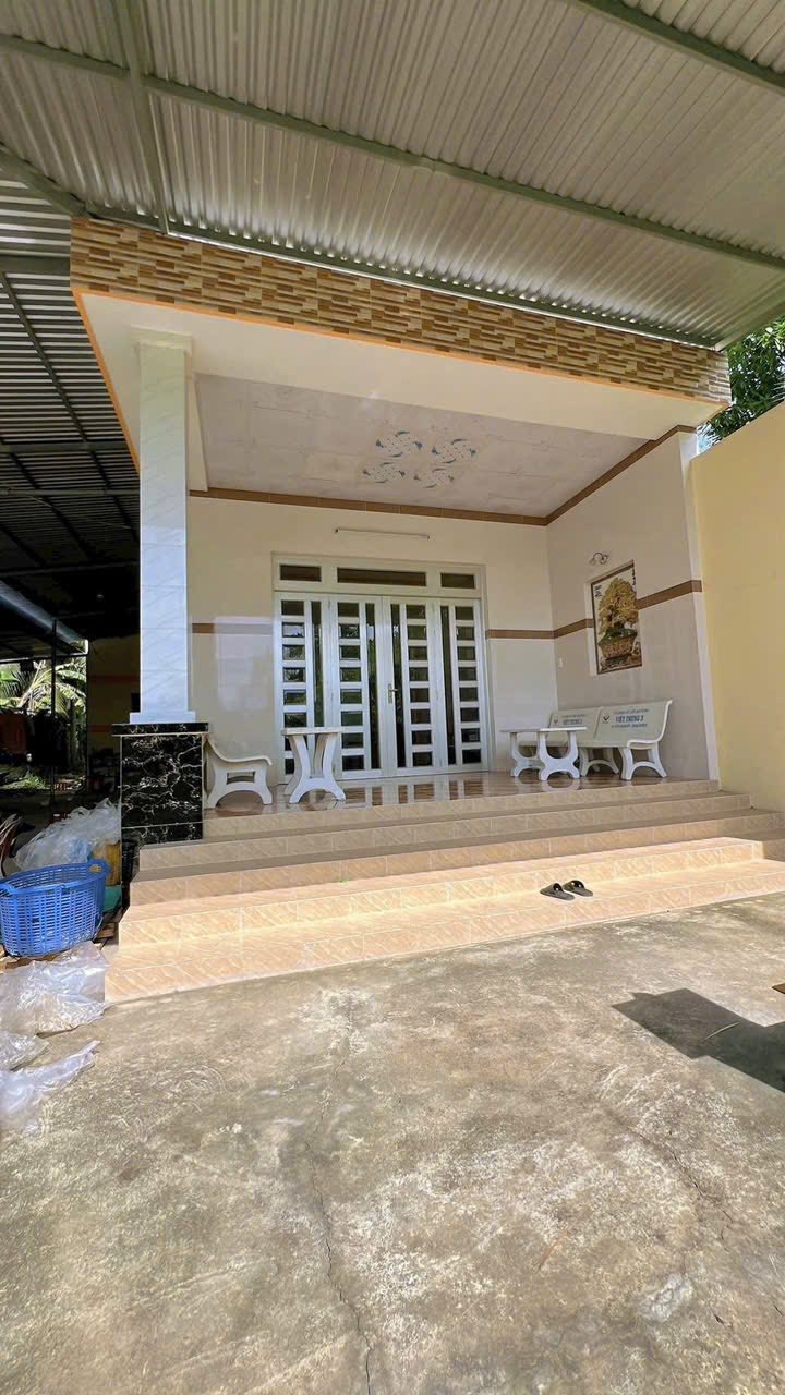 Bán nhà 480m2 có sân vườn rộng rãi, gần cầu Bến Tre 2