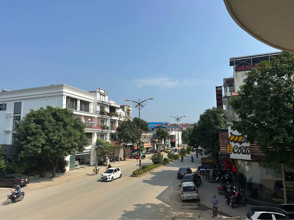 Nhà vip mặt đường Bắc Sơn, lô góc 200m2, dòng tiền khủng