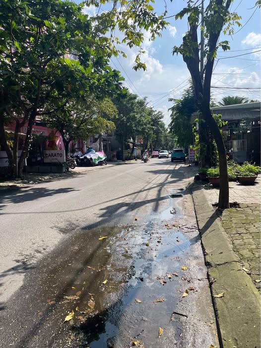 Bán nhà 3 tầng cuối đường Hồ Quý Ly, Hội An, đường trước nhà 7m, 100m2, giá chào 8 tỷ