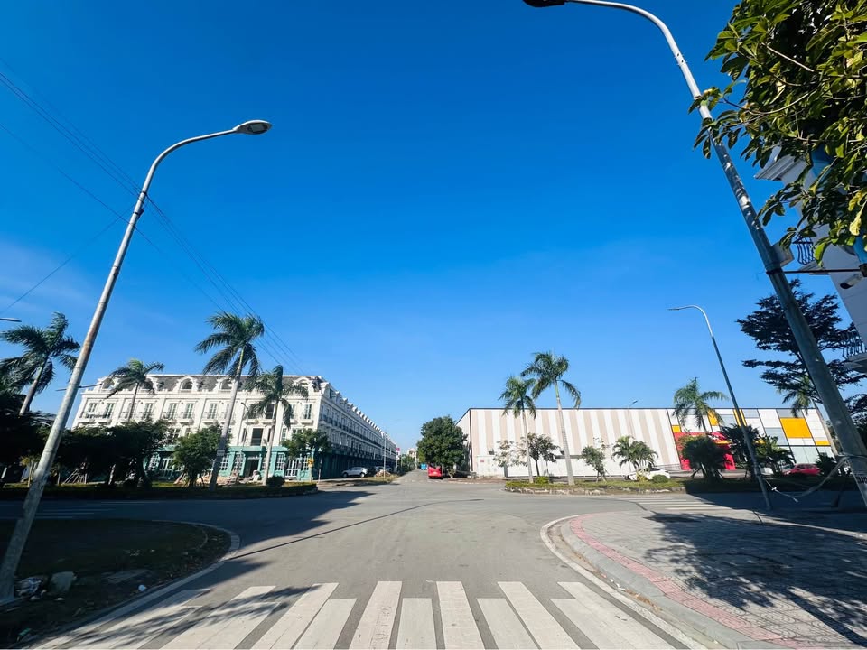 Góc 2 mặt tiền đắc địa tại trung tâm khu đô thị Tân Thành, Uông Bí