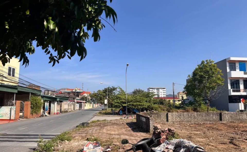 Bán nhanh lô đất đẹp 150m² Feli Trưng Vương, Uông Bí, ngang 7m, hướng Tây