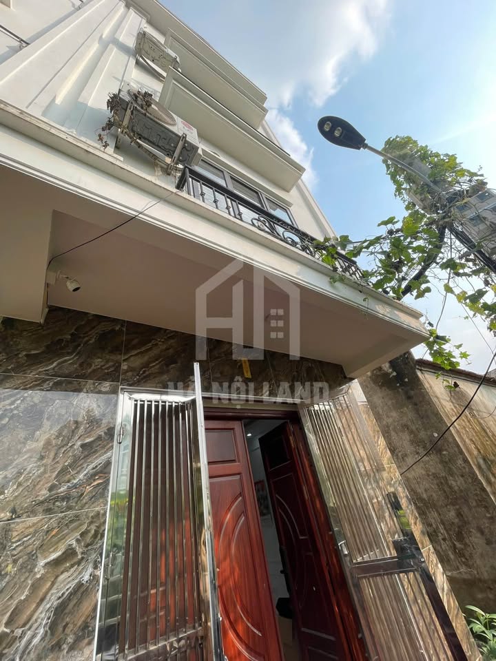 Nhà sát Nhổn, 36m2, ô tô đỗ gần, full nội thất, giá 6 tỷ