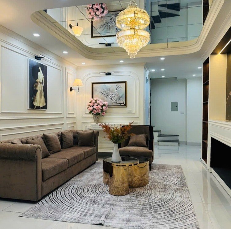 Bán nhà 5 tầng kiên cố, vị trí trung tâm quận Cầu Giấy, Hà Nội