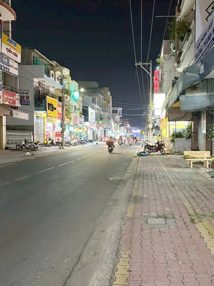 Bán nhà mặt tiền Nguyễn Đình Chiểu, Tân An, kinh doanh sầm uất, 18.6 tỷ