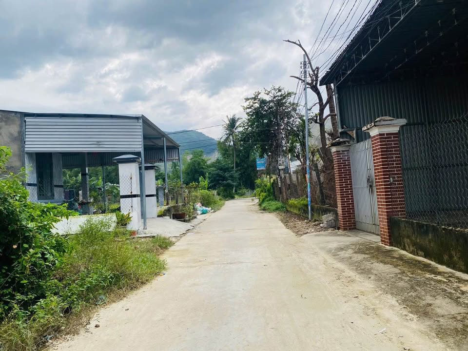 Mảnh đất Suối Hiệp hiện hữu, tựa như bức tranh thủy mặc, với diện tích 115m2