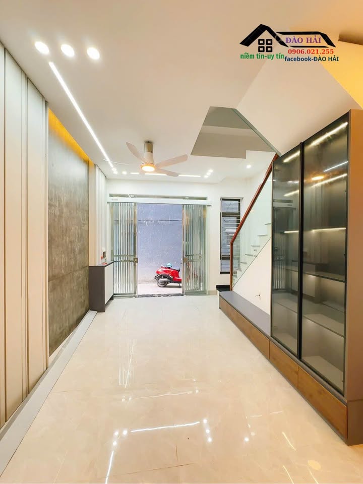 Bán nhà 3 tầng tại phường Trần Lãm, Thái Bình, ô tô đỗ cửa, sổ riêng 37.5m² giá 2 tỷ