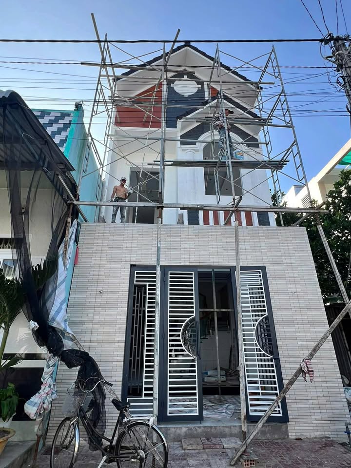 Bán nhà xây mới tinh 1 trệt 1 lầu tại khu dân cư Licogi, đoạn gần đường Châu Văn Liêm, thành phố Bạc Liêu