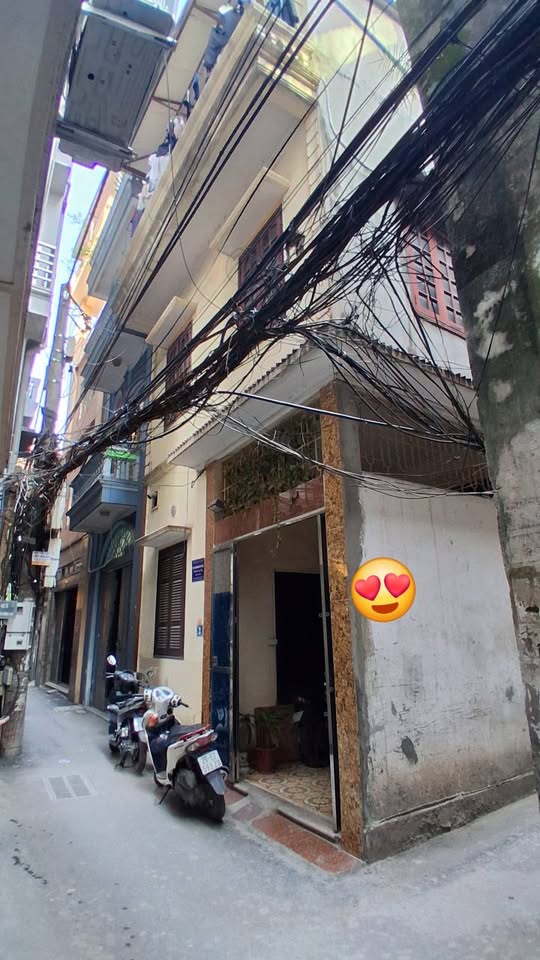 Nhà Góc Cầu Giấy 3 thoáng, 50m2, tặng nhà xinh, giá yêu thương