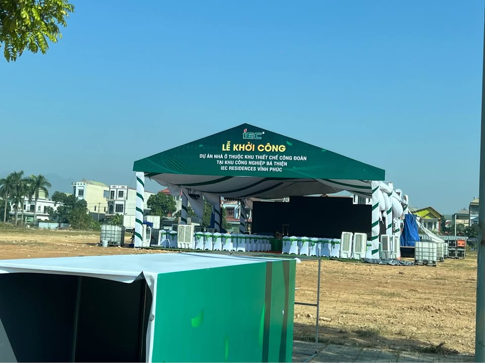 Đất Vinh Tiến sát góc ngã ba, hướng Đông Nam, 100m2 full thổ cư