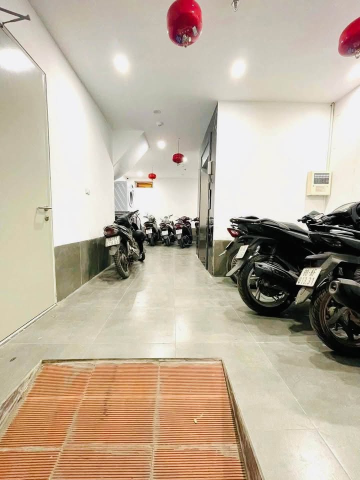 Căn hộ dịch vụ ngay Ngã Tư Sở, 6 tầng thang máy, 10 phòng full đồ, dòng tiền 60 triệu/tháng