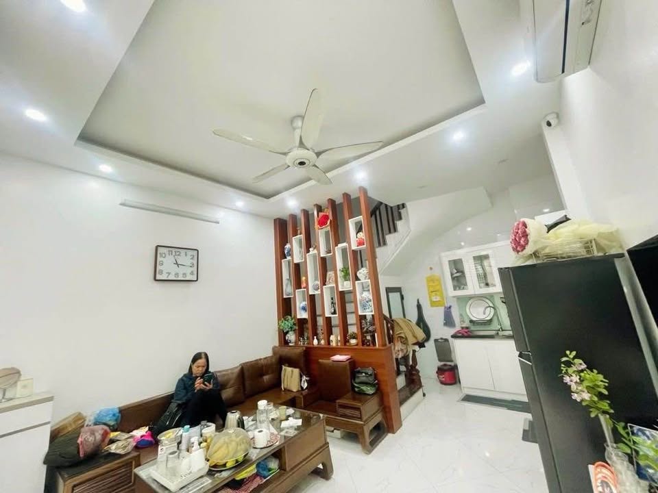 Nhà lô góc 5 tầng Xuân La, Tây Hồ 38m2, mặt tiền 5m, full nội thất cao cấp