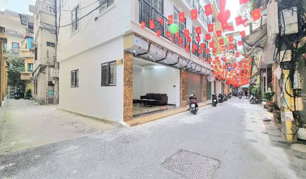 Nhà lô góc 6 tầng, ô tô tránh, gara, Cầu Giấy, giá tốt