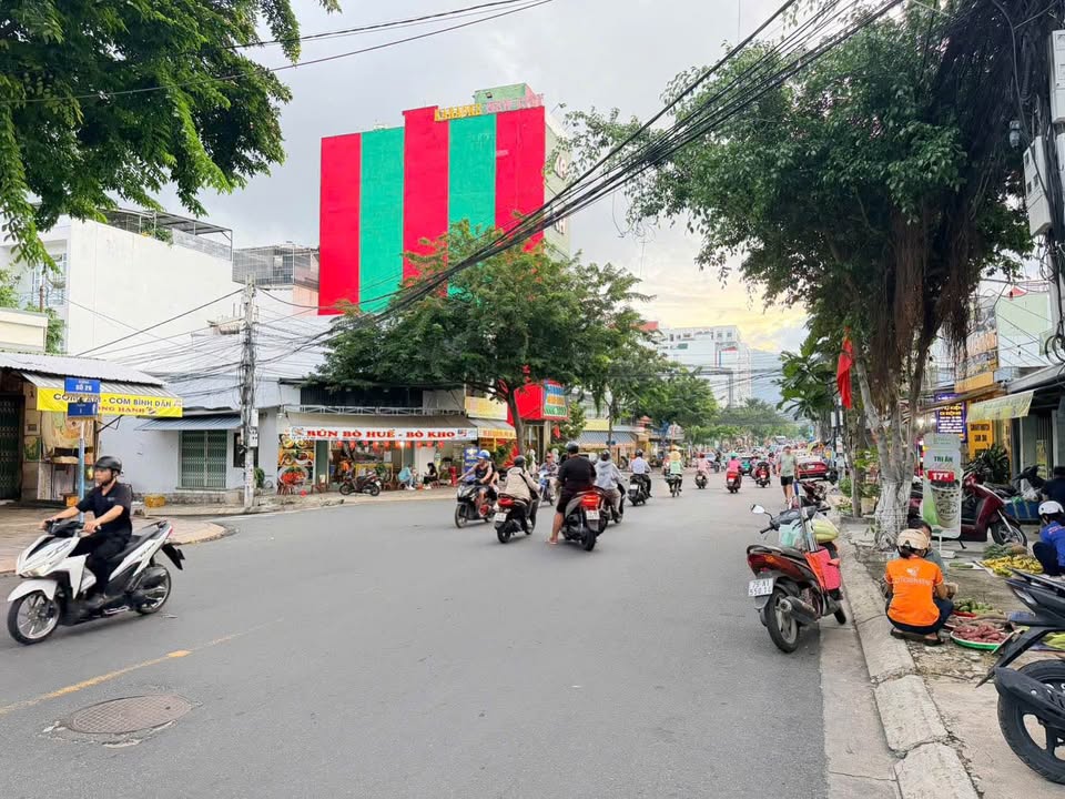 Bán gấp nhà góc 2 mặt tiền Đường 28, sát Đường số 4, 10.5 tỷ