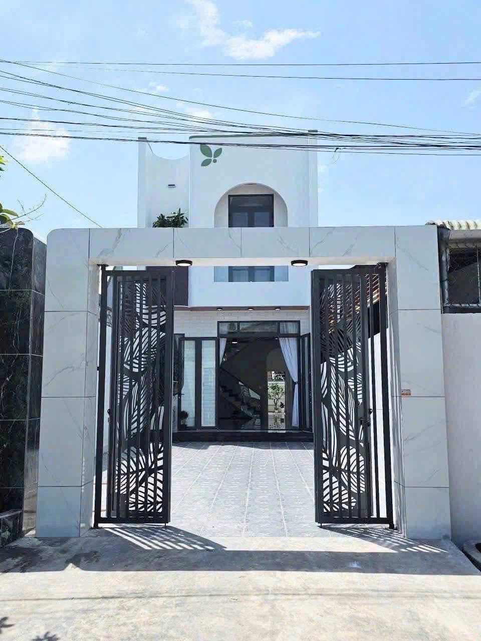 Bán gấp nhà 2 lầu hoàn thiện, gần khu du lịch Bửu Long, Biên Hòa