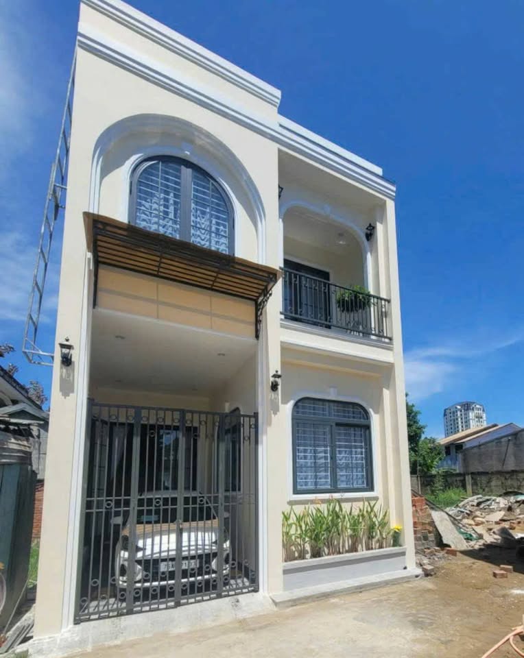 Bán nhà kiệt ô tô Hoàng Quốc Việt, diện tích 60m2, mặt tiền rộng 5.8m, giá 3,3 tỷ