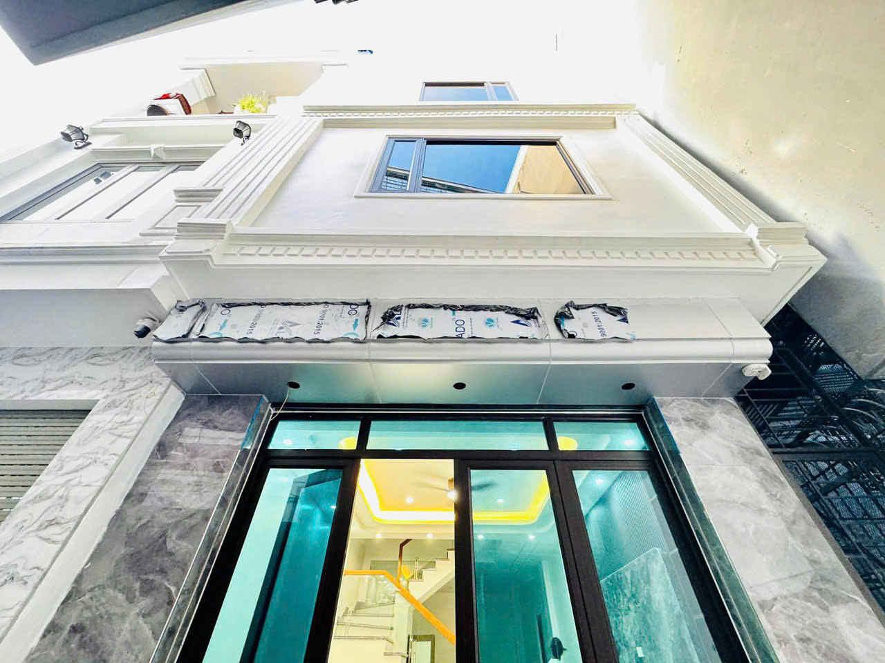 Nhà 3 tầng Trần Nguyên Hãn, xây mới đón lộc, ngõ rộng thênh thang