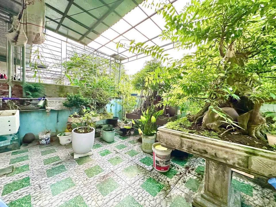 Bán nhà 3 tầng 1 tum 100m² hướng Tây Bắc, view công viên