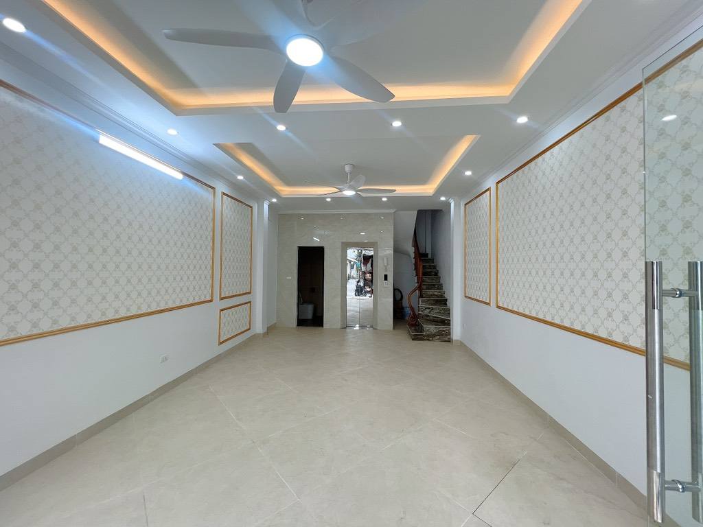 Nhà 5 tầng thang máy, ô tô tránh, kinh doanh sầm uất, gần Ngã tư Vạn Phúc