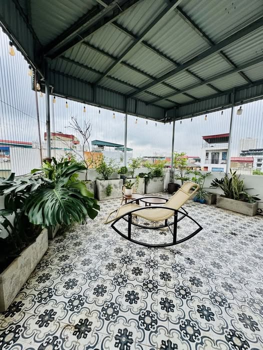 Nhà lô góc Minh Khai, sổ vuông vắn, gần phố 35m2