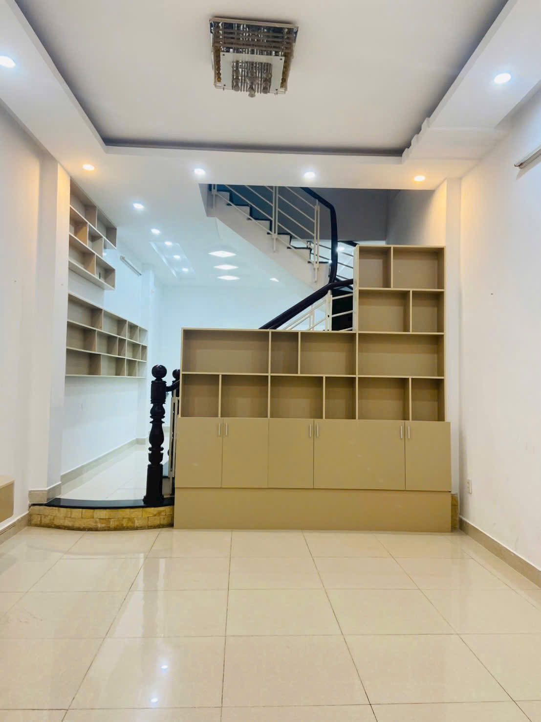 Bán nhà 3 tầng 4 phòng ngủ, 32m2, gần Phan Xích Long, Phú Nhuận - giá 6.x tỷ