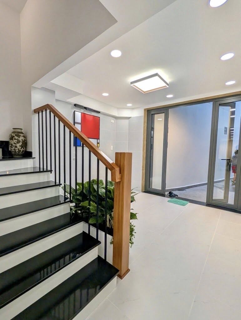 Nhà 5 tầng, 6 phòng ngủ, 3,5mx13m, gần 50m2, 8,9 tỷ tại Phú Nhuận