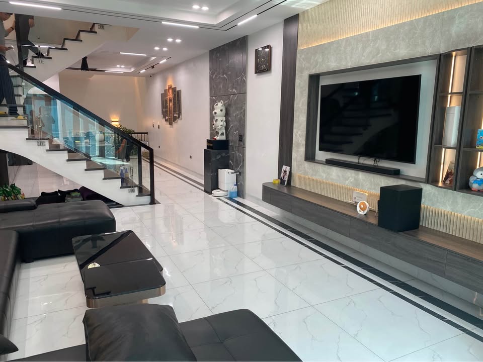 Bán nhà mặt tiền đường Bùi Sỹ Tiêm, kinh doanh đỉnh, nội thất sang trọng
