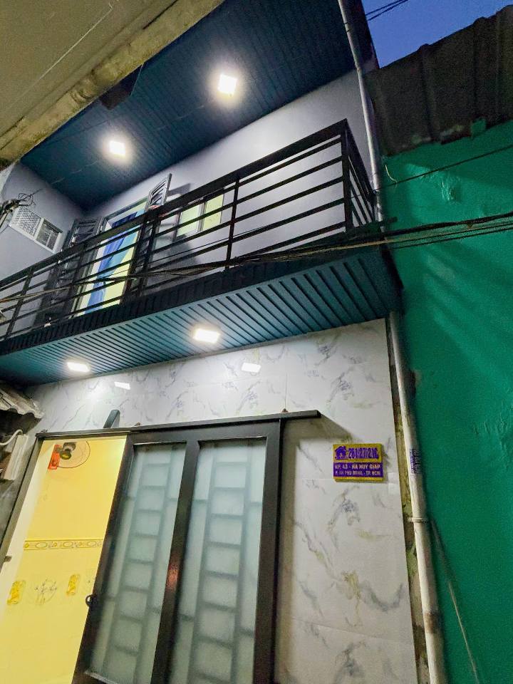 Bán nhà 1 trệt 1 lầu ngay Ngã Tư Ga, thuộc Hóc Môn, pháp lý rõ ràng, giá tốt