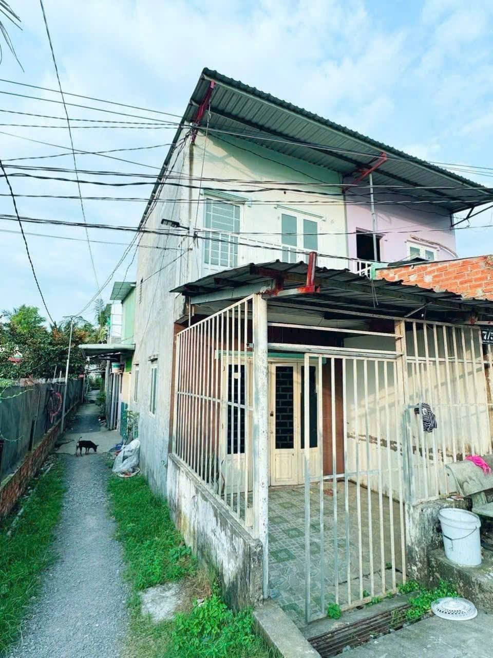 Bán nhà Vĩnh Phú, sổ chung, mặt tiền view sông, giá 850 triệu