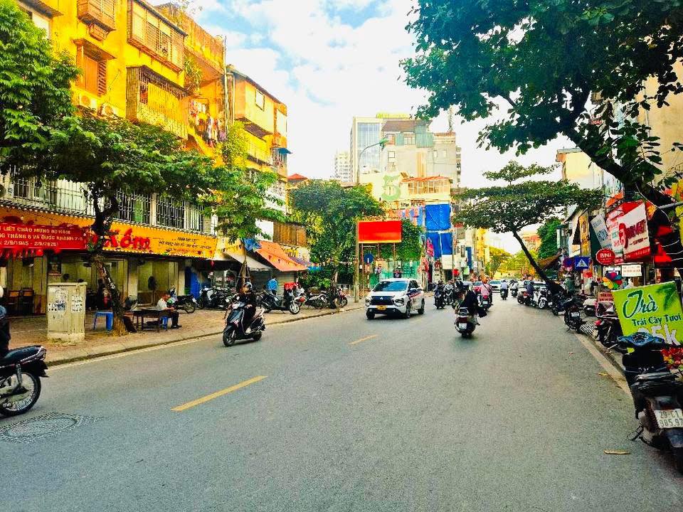 Nhà Tây Sơn, nội thất sang trọng, ô tô đỗ sát nhà, 30m2, giá hơn 7 tỷ