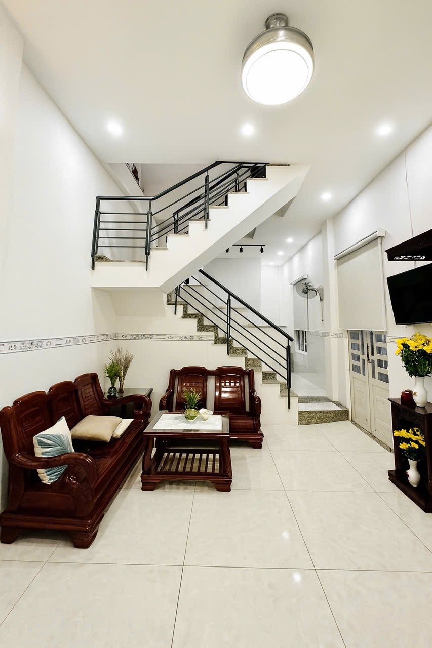 Siêu phẩm nhà phố Tân Thới Nhất, Quận 12, ẩn mình trong con hẻm xe tải rộng rãi