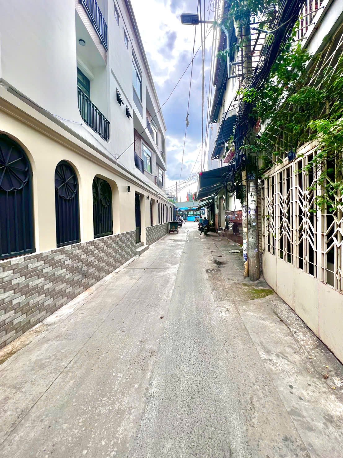 Bán nhà phố 43m2, 2 tầng, 3 phòng ngủ, sát Quận 1, chợ Thị Nghè, chỉ 4 tỷ