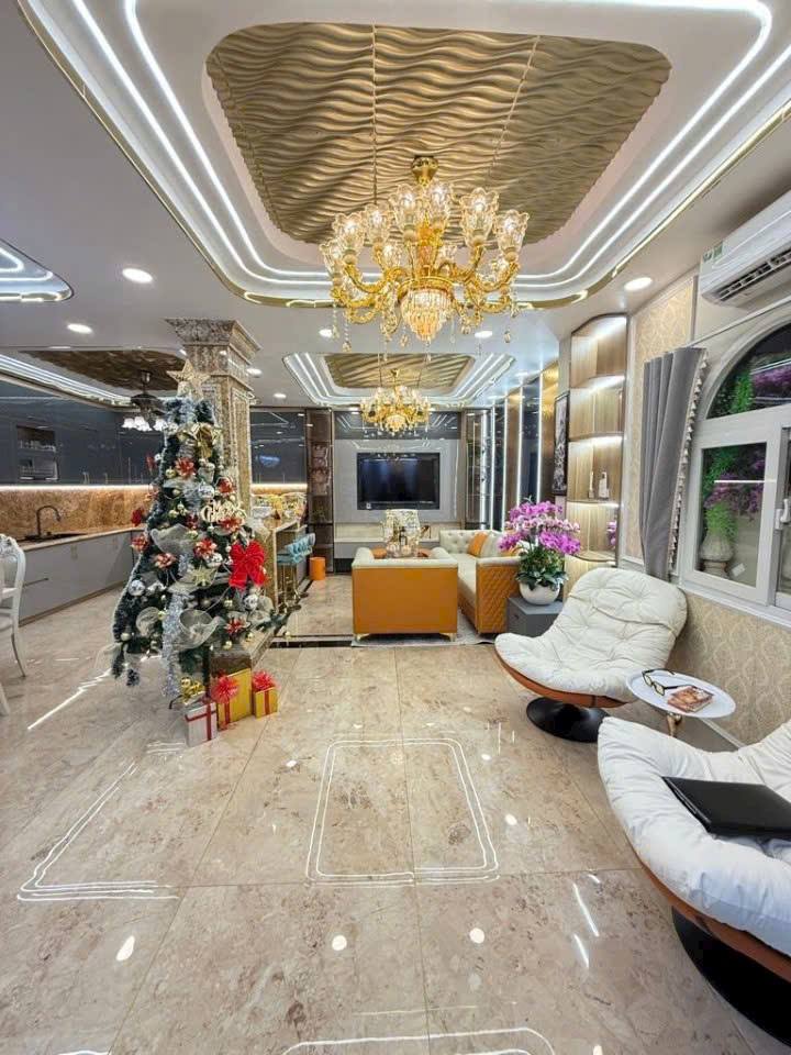 Bán nhà 3 phòng ngủ Cách Mạng Tháng Tám - Bành Văn Trân, dân trí cao, giá chỉ nhỉnh 12 tỷ